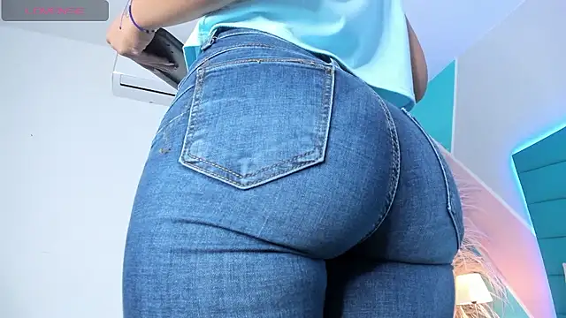 mara winters  online show from January 2026 12:01:01 PM