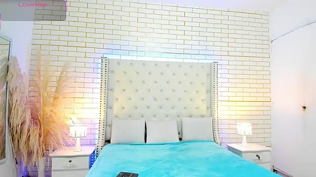 mara winters  online show from November 2025 12:16:02 PM