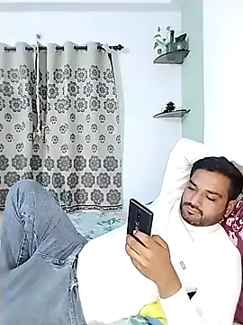 avi007p online show from November 2025 07:39:01 PM