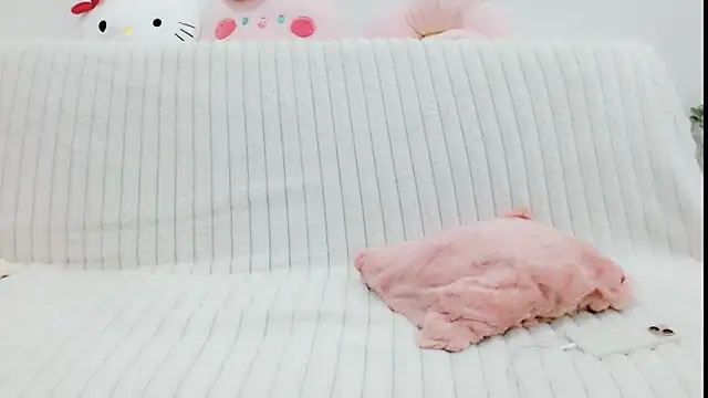 Snapshot of Emmahahaha17 chatting on September 2025 03:54:01 PM Emmahahaha17 online show from September 2025 03:54:01 PM