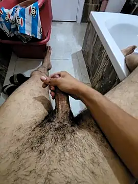 Snapshot of WelloffUpthrow chatting on September 2025 03:29:01 PM WelloffUpthrow online show from September 2025 03:29:01 PM