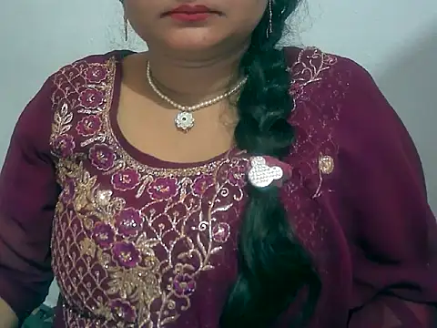 Saniya K online show from November 2025 03:57:02 PM