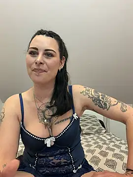 LadyNocturne online show from April 2026 03:47:01 PM