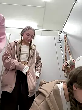 FroggyAnna online show from December 2025 06:47:01 PM