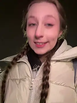 FroggyAnna online show from December 2025 03:11:01 PM