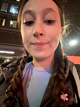 FroggyAnna online show from November 2025 03:18:01 PM