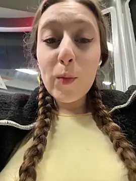 FroggyAnna online show from December 2025 03:33:01 PM