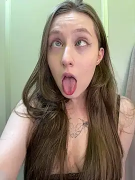 Snapshot of FroggyAnna chatting on May 2026 03:20:02 PM FroggyAnna online show from May 2026 03:20:02 PM