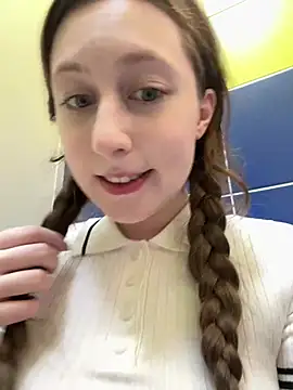 FroggyAnna online show from July 2026 04:24:01 PM