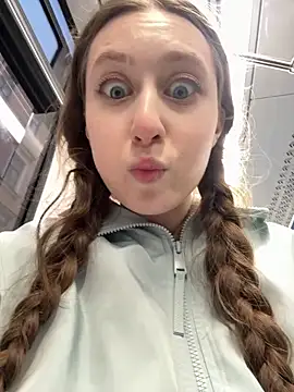 FroggyAnna online show from April 2026 04:55:02 PM