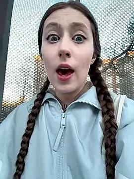 FroggyAnna online show from April 2026 04:52:02 PM