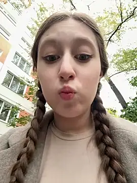FroggyAnna online show from October 2025 02:07:02 PM