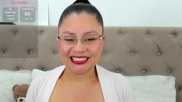 Isbettyche online show from September 2025 12:55:02 PM