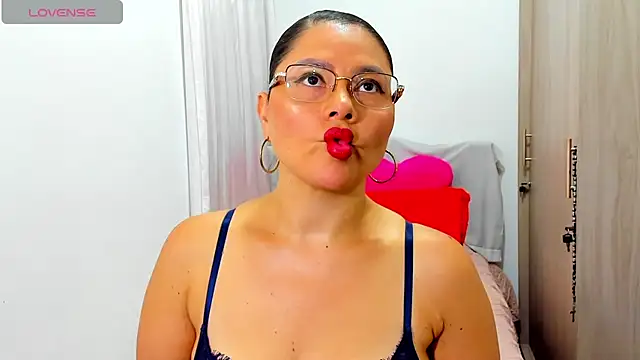 Isbettyche online show from April 2026 12:56:02 AM