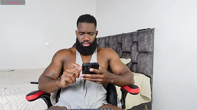 Snapshot of james_musclebbc chatting on June 2026 10:55:01 PM james musclebbc online show from June 2026 10:55:01 PM