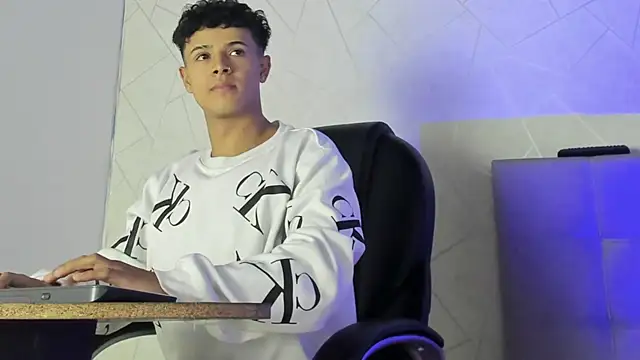 Alex Colton7 online show from December 2025 04:07:01 AM