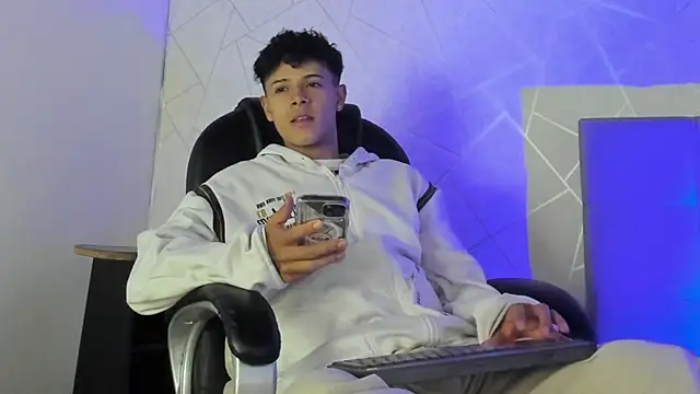 Alex Colton7 online show from December 2025 05:17:02 AM