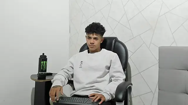 Alex Colton7 online show from November 2025 04:01:01 AM