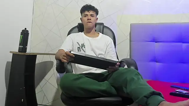 Alex Colton7 online show from December 2025 03:35:01 AM