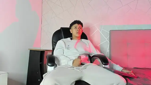 Alex Colton7 online show from November 2025 04:02:02 AM