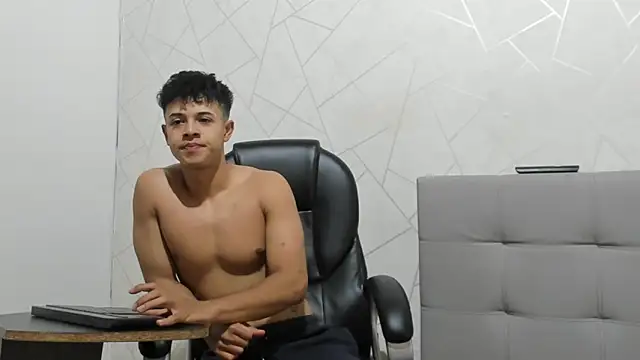 Alex Colton7 online show from November 2025 04:05:01 AM