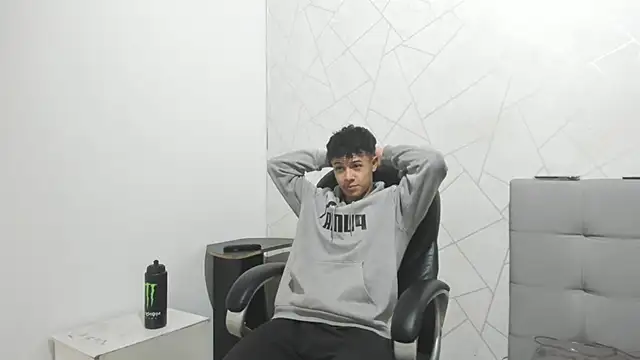 Alex Colton7 online show from November 2025 03:43:01 AM