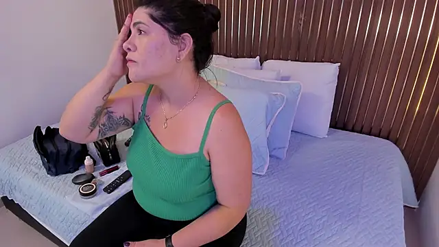 Roxie-NS online show from December 2025 11:45:01 AM