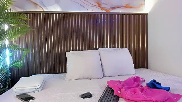 Roxie-NS online show from March 2026 11:48:02 AM