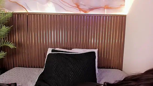 Roxie-NS online show from January 2026 01:03:01 PM