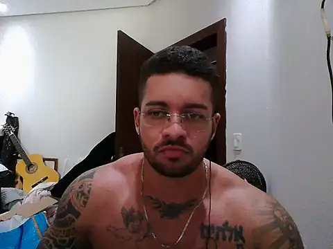 Snapshot of Mitt1993b chatting on December 2025 12:22:02 PM Mitt1993b online show from December 2025 12:22:02 PM