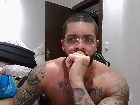 Snapshot of Mitt1993b chatting on November 2025 10:46:01 PM Mitt1993b online show from November 2025 10:46:01 PM