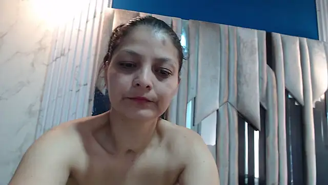 Snapshot of KiraaWild chatting on October 2025 02:17:02 PM KiraaWild online show from October 2025 02:17:02 PM