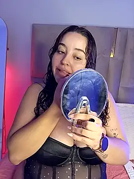 Snapshot of LoanaSantos chatting on February 2026 09:32:01 PM LoanaSantos online show from February 2026 09:32:01 PM