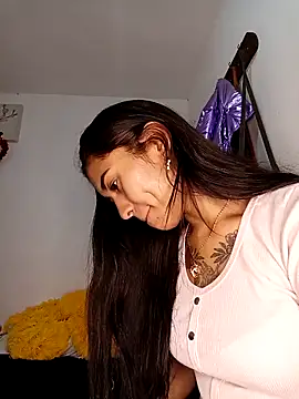 Liahdiaz  online show from November 2025 03:48:02 PM