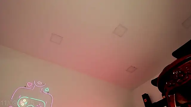 Isabella Haddad online show from September 2025 07:36:01 PM