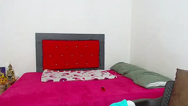 miawhithee online show from December 2025 09:08:02 AM