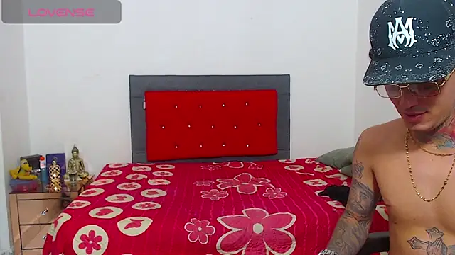 miawhithee online show from November 2025 04:13:01 AM