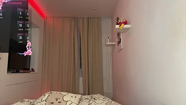 june mooon online show from December 2025 07:30:01 PM