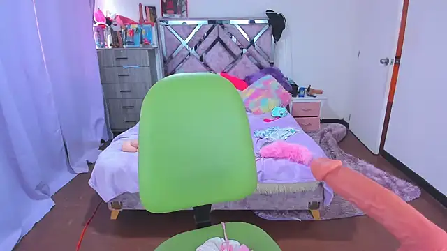 Luna Analya online show from November 2025 05:35:01 PM