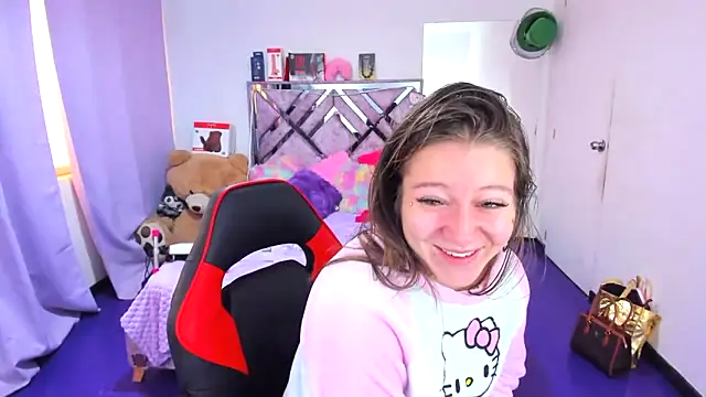 Snapshot of Luna_Analya chatting on April 2026 02:24:01 PM Luna Analya online show from April 2026 02:24:01 PM