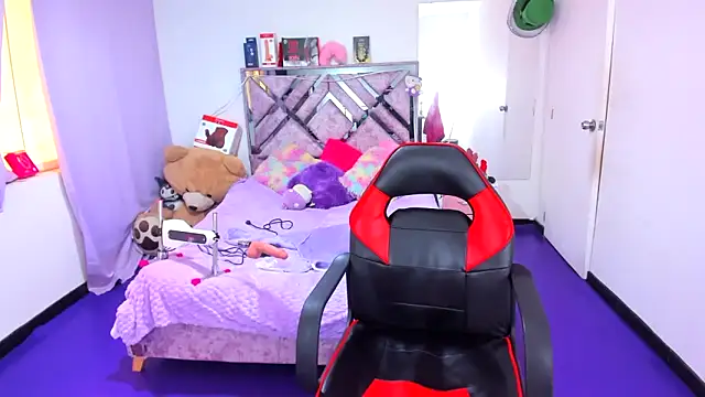 Snapshot of Luna_Analya chatting on April 2026 04:22:02 PM Luna Analya online show from April 2026 04:22:02 PM