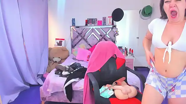 Snapshot of Luna_Analya chatting on March 2026 02:51:01 PM Luna Analya online show from March 2026 02:51:01 PM