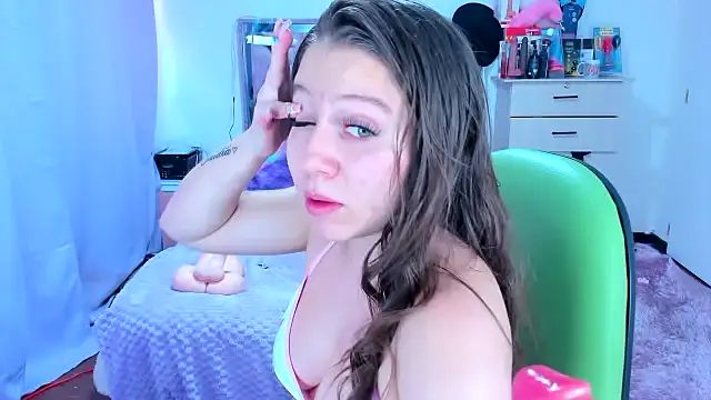 Luna Analya online show from November 2025 07:02:02 PM