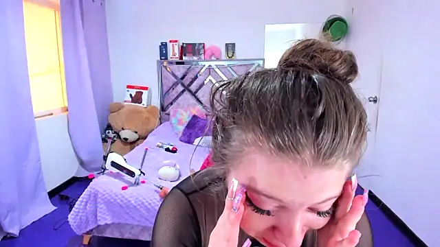 Snapshot of Luna_Analya chatting on April 2026 03:16:02 PM Luna Analya online show from April 2026 03:16:02 PM