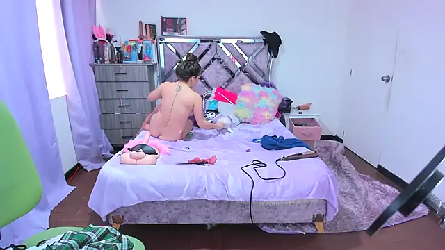 Luna Analya online show from November 2025 06:30:02 PM