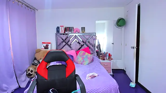 Snapshot of Luna_Analya chatting on April 2026 02:51:02 PM Luna Analya online show from April 2026 02:51:02 PM