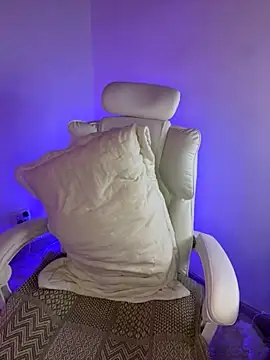 Vicky Saidi online show from November 2025 11:59:02 AM