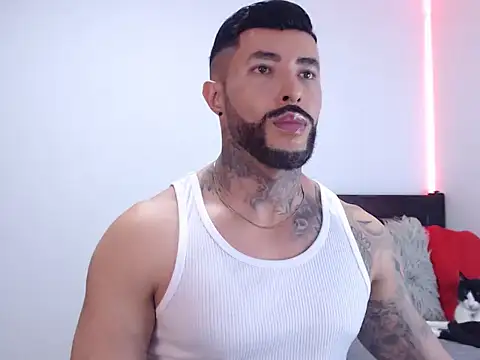 andrea de lucaa online show from November 2025 03:32:02 AM