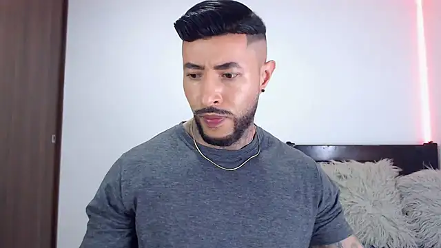 andrea de lucaa online show from December 2025 02:16:01 AM