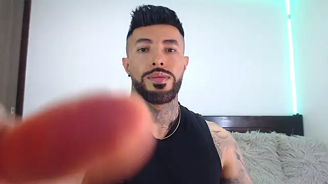 andrea de lucaa online show from February 2026 01:47:01 AM